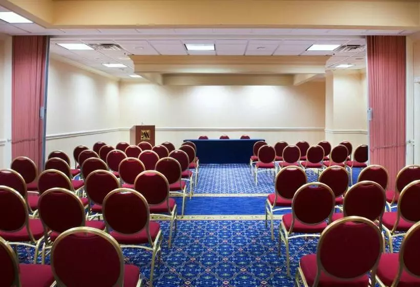 هتل Jackson Downtown Convention Center