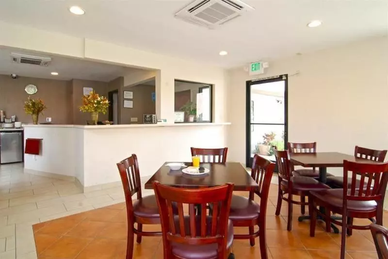 モーテル Chariot Inn Glendale   Pasadena