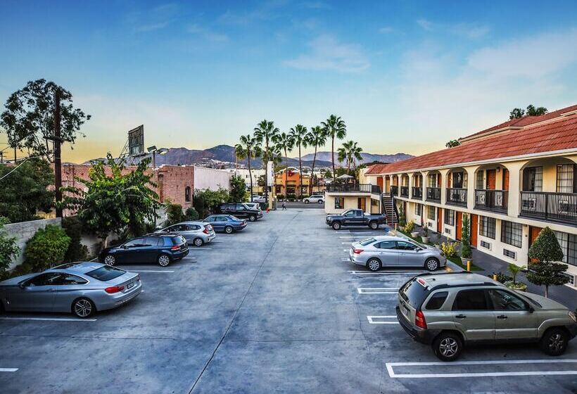 מוטל Chariot Inn Glendale   Pasadena