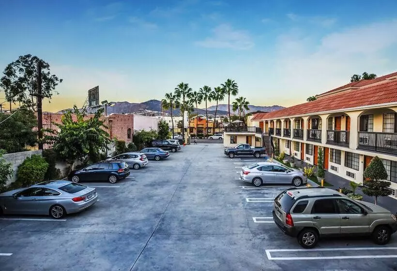 モーテル Chariot Inn Glendale   Pasadena