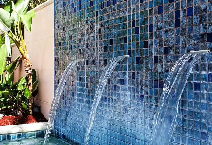 استراحتگاه Monumental Hotel Orlando