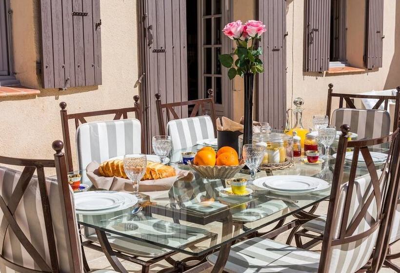 مسافرخانه Les Secrets D Aix Les Roulottes