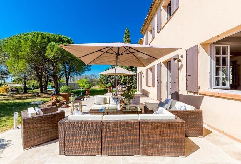 مسافرخانه Les Secrets D Aix Les Roulottes