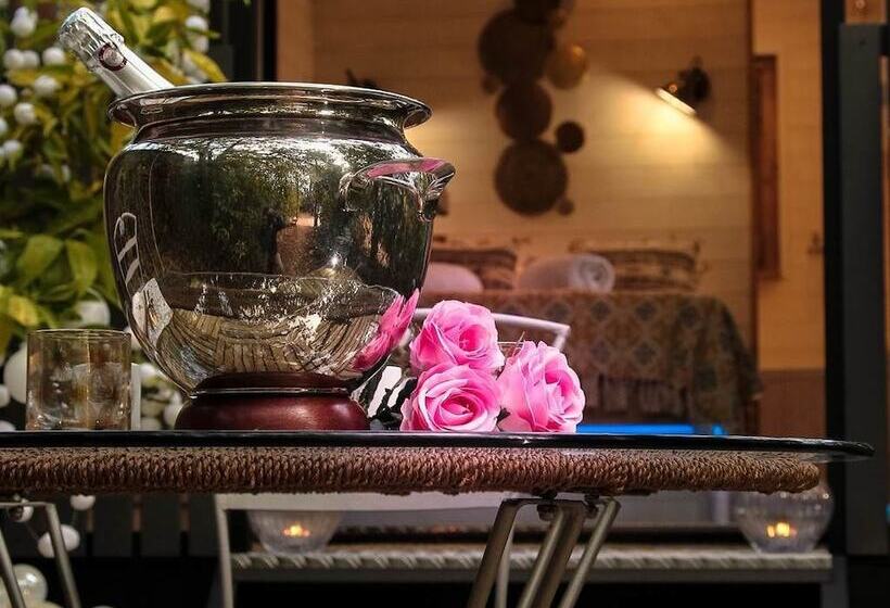 مسافرخانه Les Secrets D Aix Les Roulottes