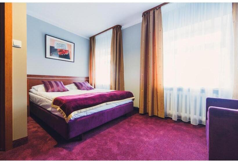 هتل Chmielna Warsaw