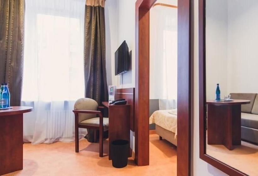 هتل Chmielna Warsaw