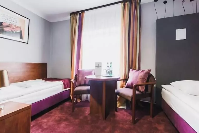 هتل Chmielna Warsaw
