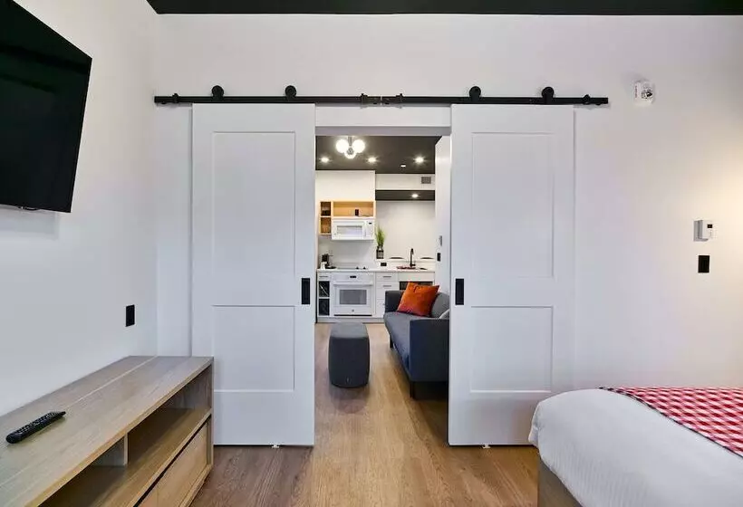 Hotelli Raven Inn Whitehorse