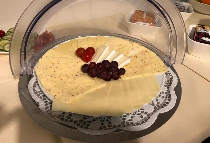 فندق U. + Apartments