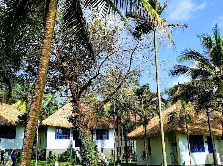 L'azure Resort And Spa