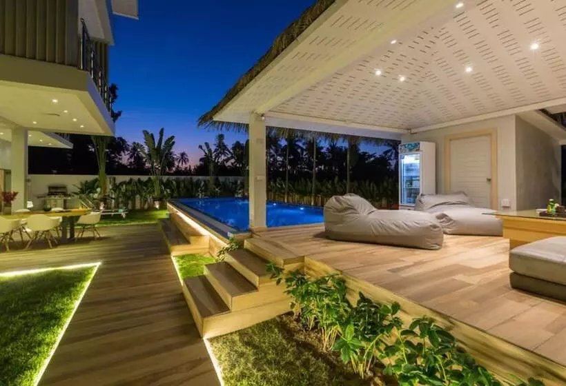5 Bedrooms Villa Bacardi
