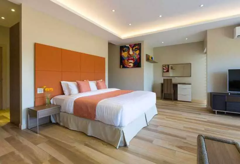5 Bedrooms Villa Bacardi
