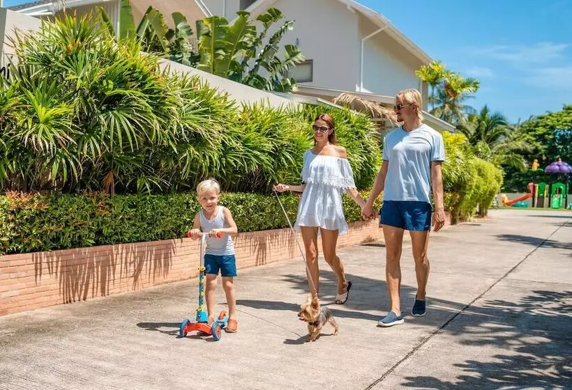 5 Bedrooms Villa Bacardi