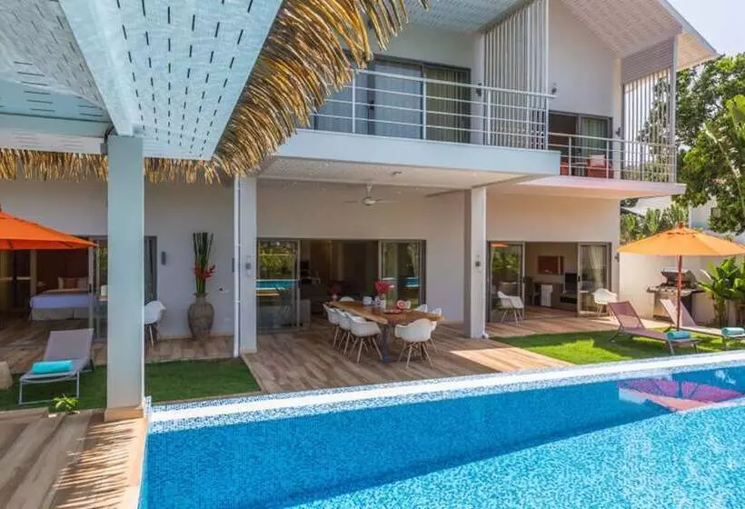 5 Bedrooms Villa Bacardi