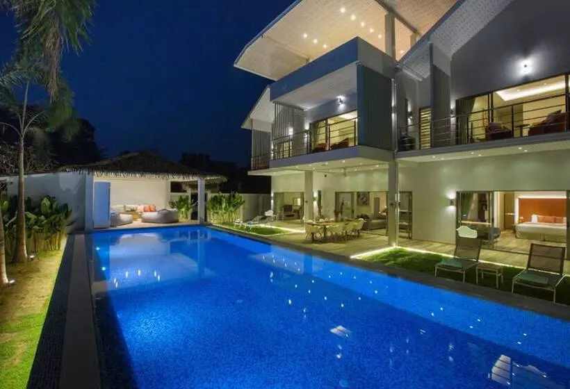 5 Bedrooms Villa Bacardi
