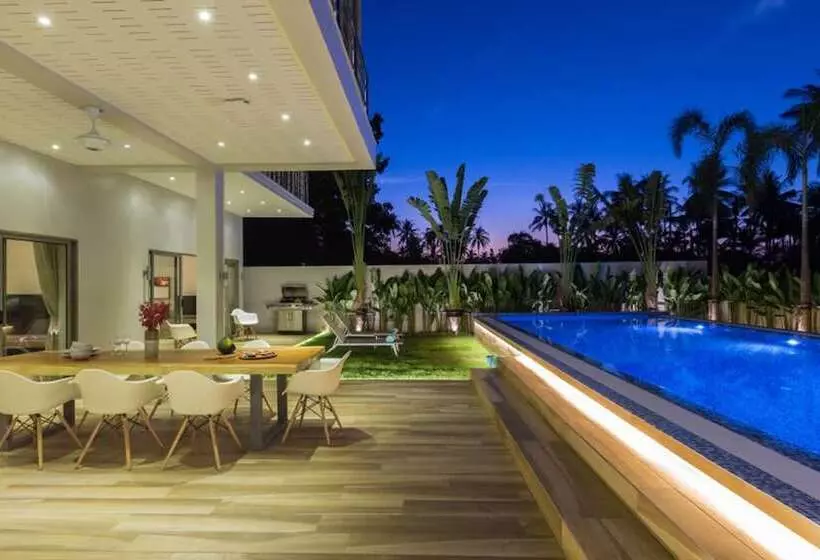 5 Bedrooms Villa Bacardi