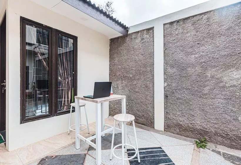 ホテル Reddoorz Syariah Near Green Park Jatiwarna