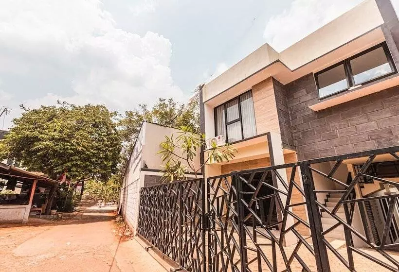 ホテル Reddoorz Syariah Near Green Park Jatiwarna