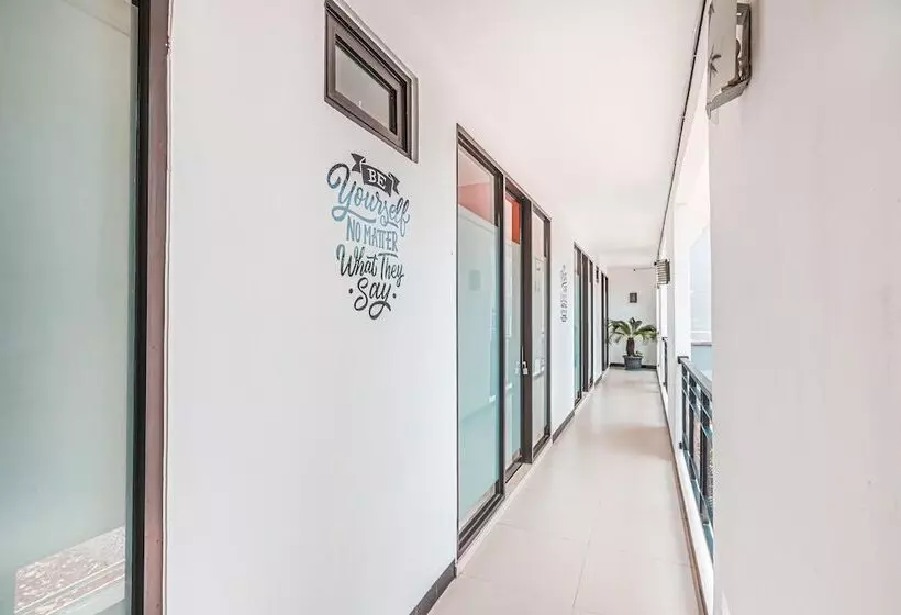 ホテル Reddoorz Syariah Near Green Park Jatiwarna