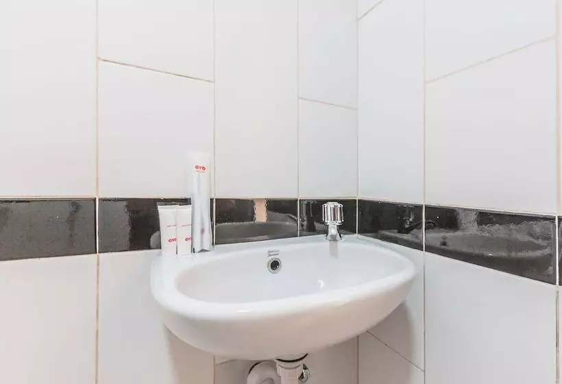 ホテル Reddoorz Syariah Near Green Park Jatiwarna