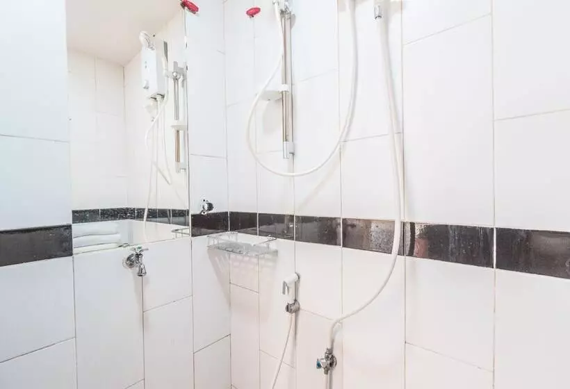 ホテル Reddoorz Syariah Near Green Park Jatiwarna