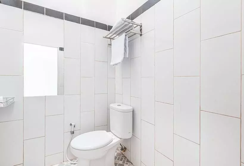 ホテル Reddoorz Syariah Near Green Park Jatiwarna