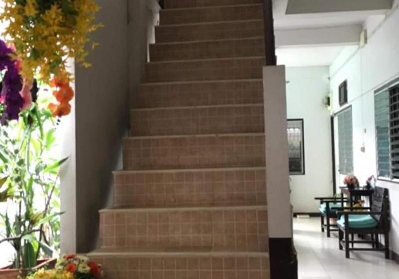 پانسیون Ampawan Guest House