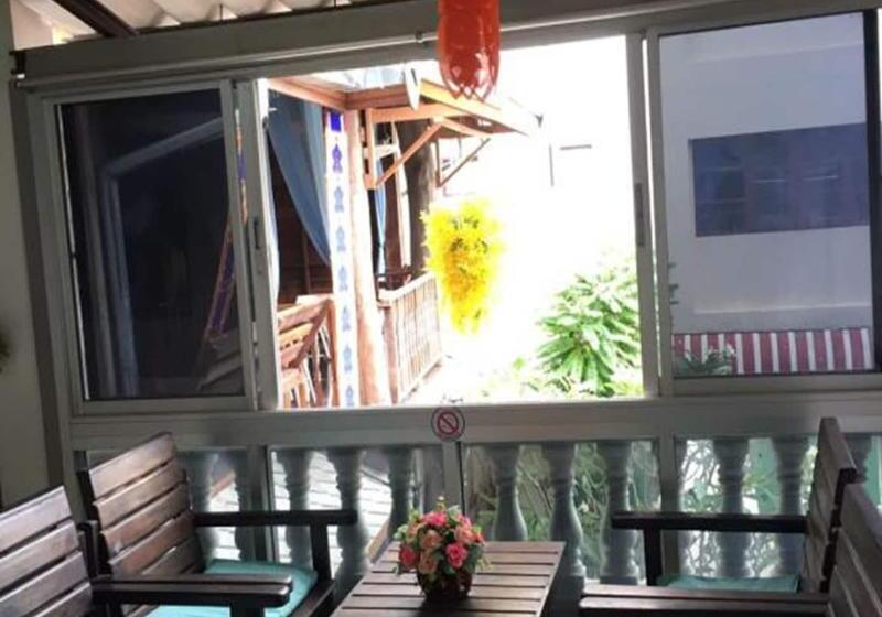 پانسیون Ampawan Guest House