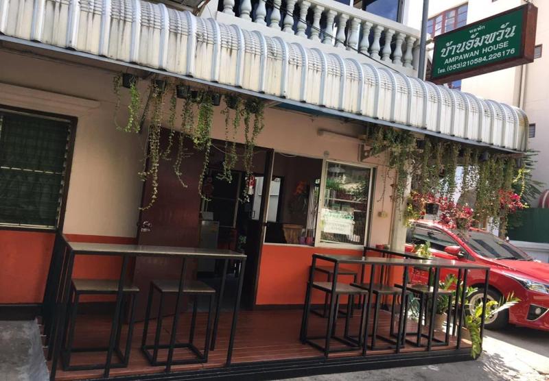 پانسیون Ampawan Guest House