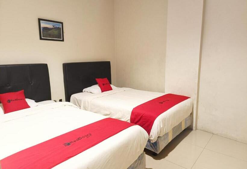 Reddoorz At Rids Hotel Manado