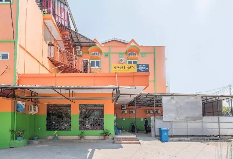 ホテル Spot On 1691 Wisma Benhil Toddopuli