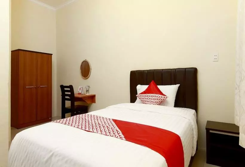 ホテル Oyo 1332 Almonsari Residence