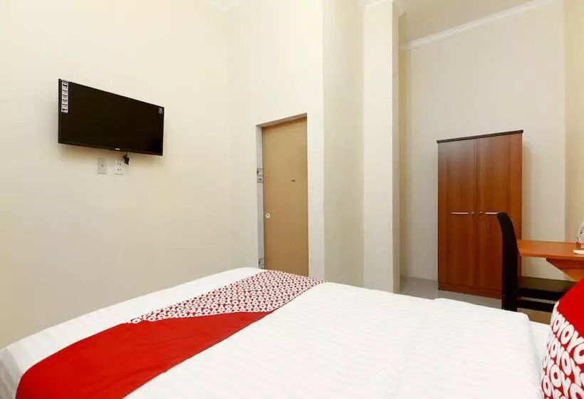 ホテル Oyo 1332 Almonsari Residence