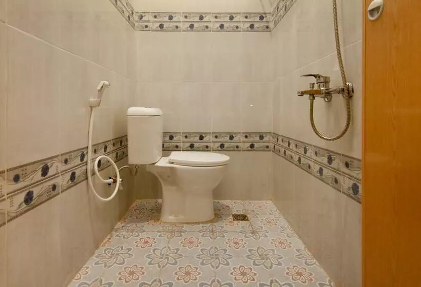 ホテル Oyo 1332 Almonsari Residence