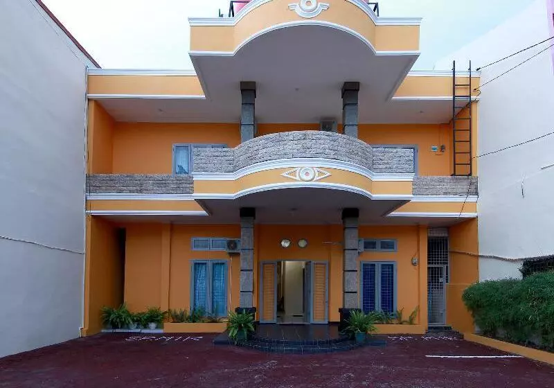 ホテル Oyo 1332 Almonsari Residence
