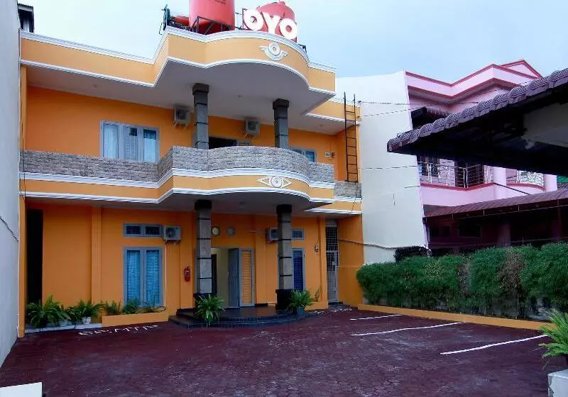 ホテル Oyo 1332 Almonsari Residence