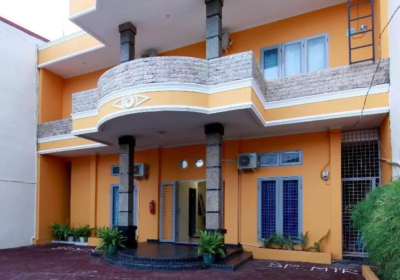 ホテル Oyo 1332 Almonsari Residence