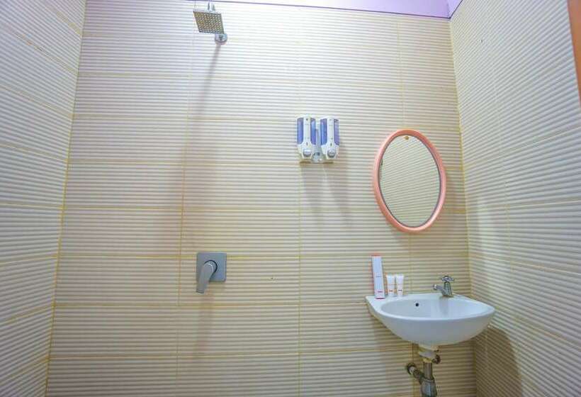 فندق Oyo 1573 Mahera Residence