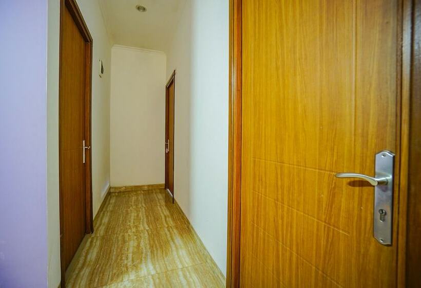 فندق Oyo 1573 Mahera Residence