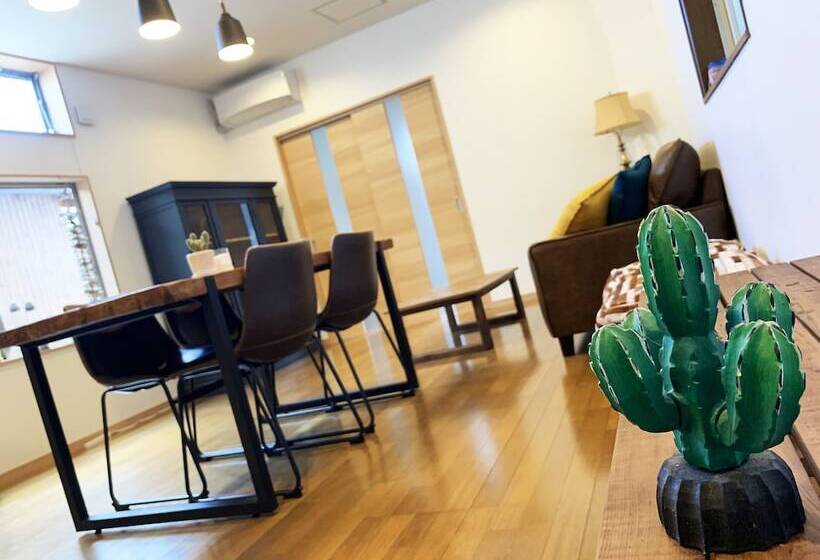 هاستل Cactus Inn