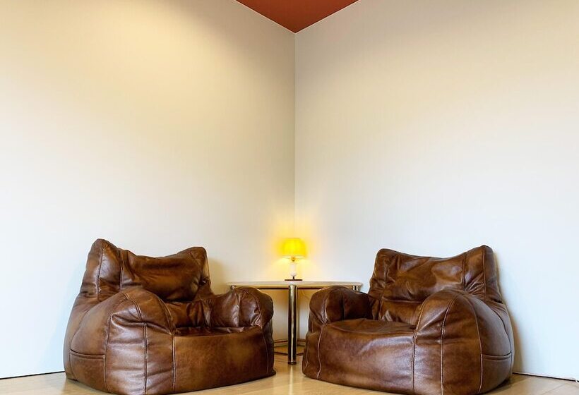 هاستل Cactus Inn