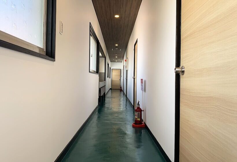 هاستل Cactus Inn