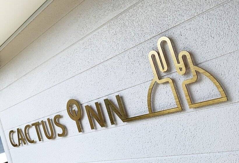 هاستل Cactus Inn