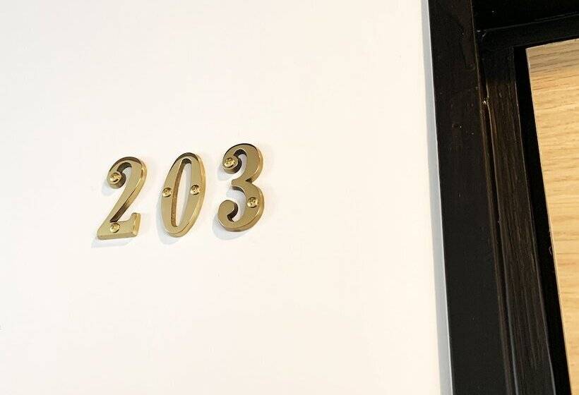 هاستل Cactus Inn