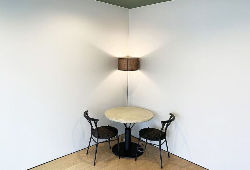 هاستل Cactus Inn