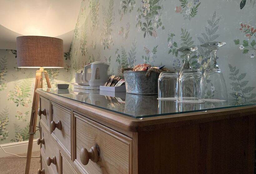 تختخواب و صبحانه Lancasters Cottage