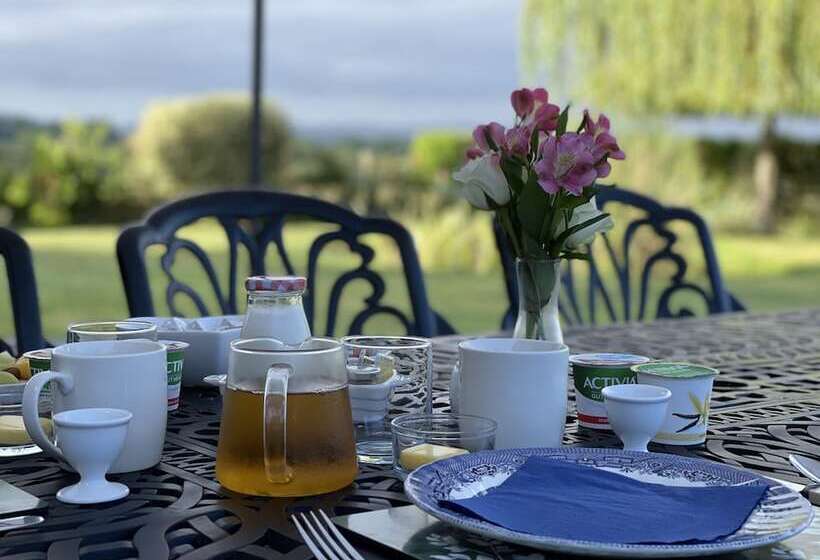 تختخواب و صبحانه Lancasters Cottage