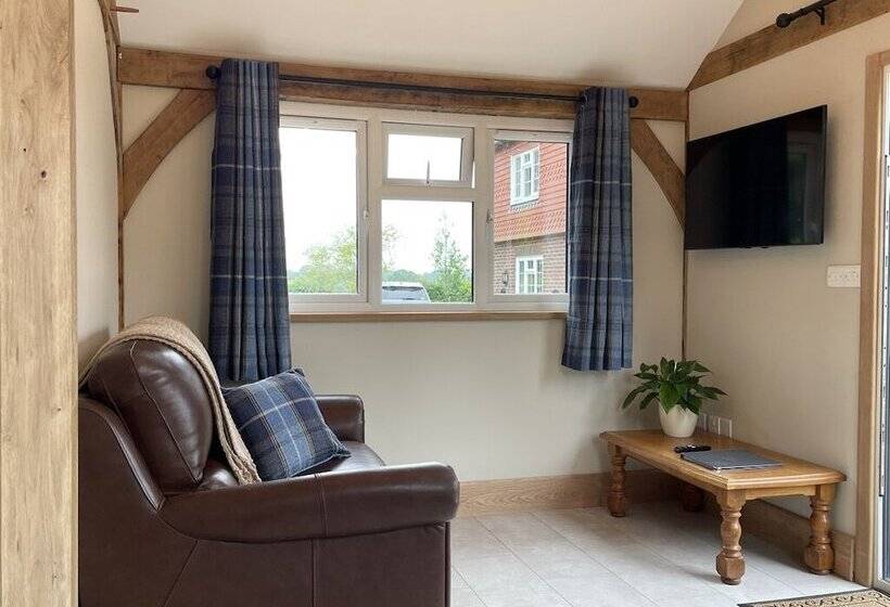 تختخواب و صبحانه Lancasters Cottage