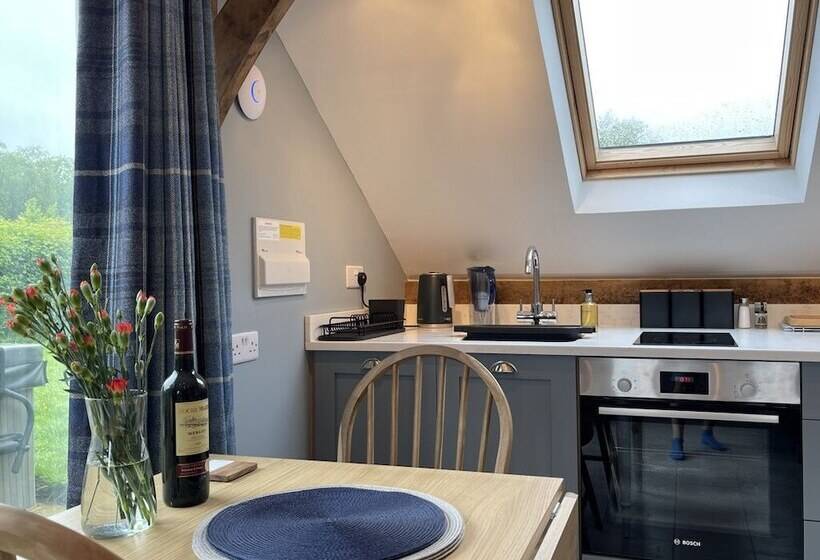 تختخواب و صبحانه Lancasters Cottage