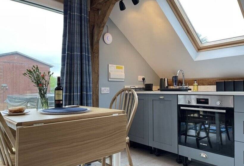 تختخواب و صبحانه Lancasters Cottage